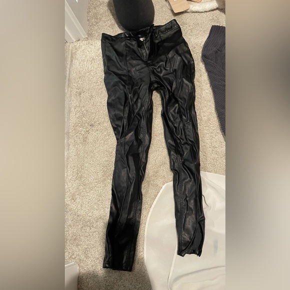 Size 6 Pleather straight leg pants - Picture 1 of 1